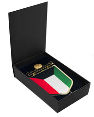 روفاتي علم الكويت 2023 مع حامل ذهبي