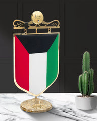 روفاتي علم الكويت 2023 مع حامل ذهبي