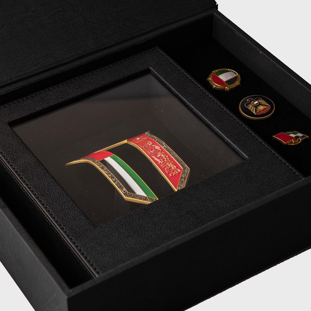 صندوق هدايا روفاتي شال معدني بمناسبة اليوم الوطني الإماراتي 22
