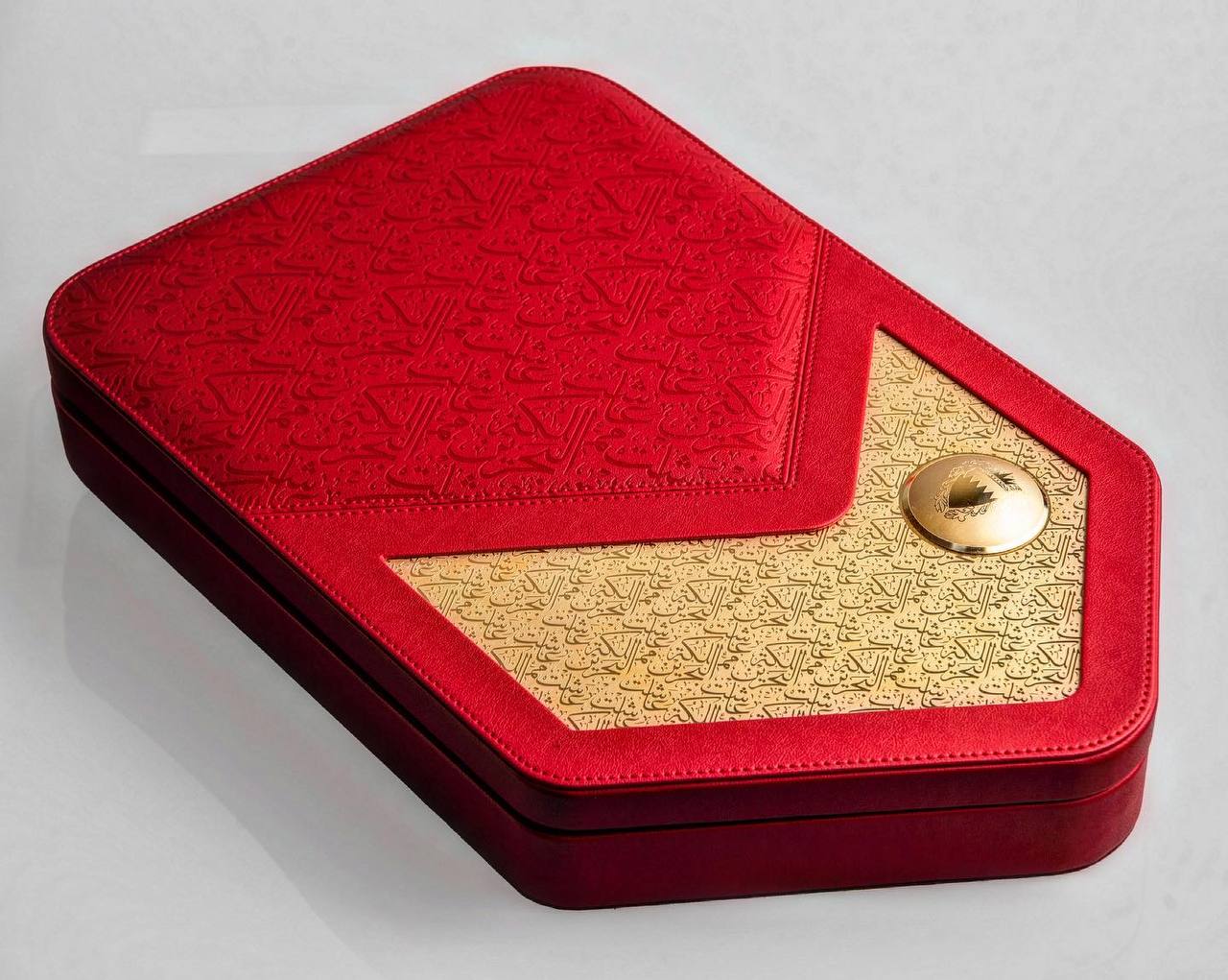 صندوق هدايا روفاتي باه ناشيونال 2022 جلد أحمر