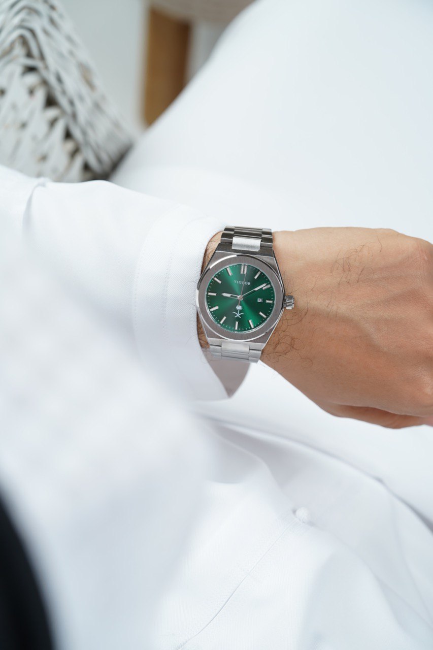 VIGOOR ساعة يد سعودية حزام فضي شاشة خضراء